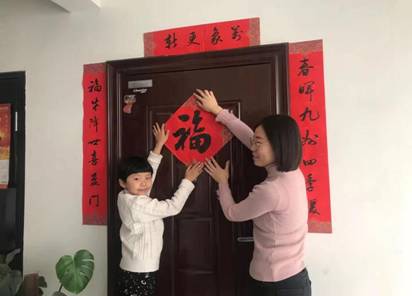 贴春联